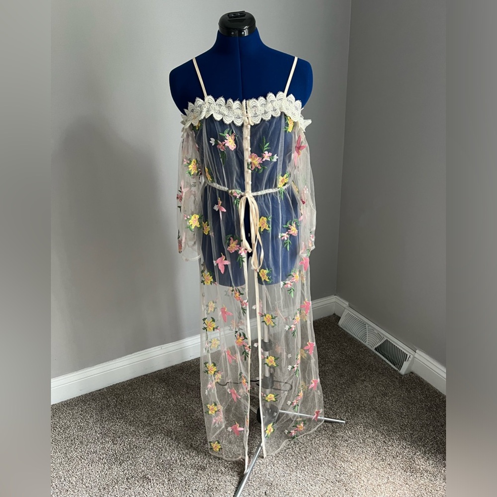 NWOT Embroidered Floral Appliqué Crochet Mesh Duster